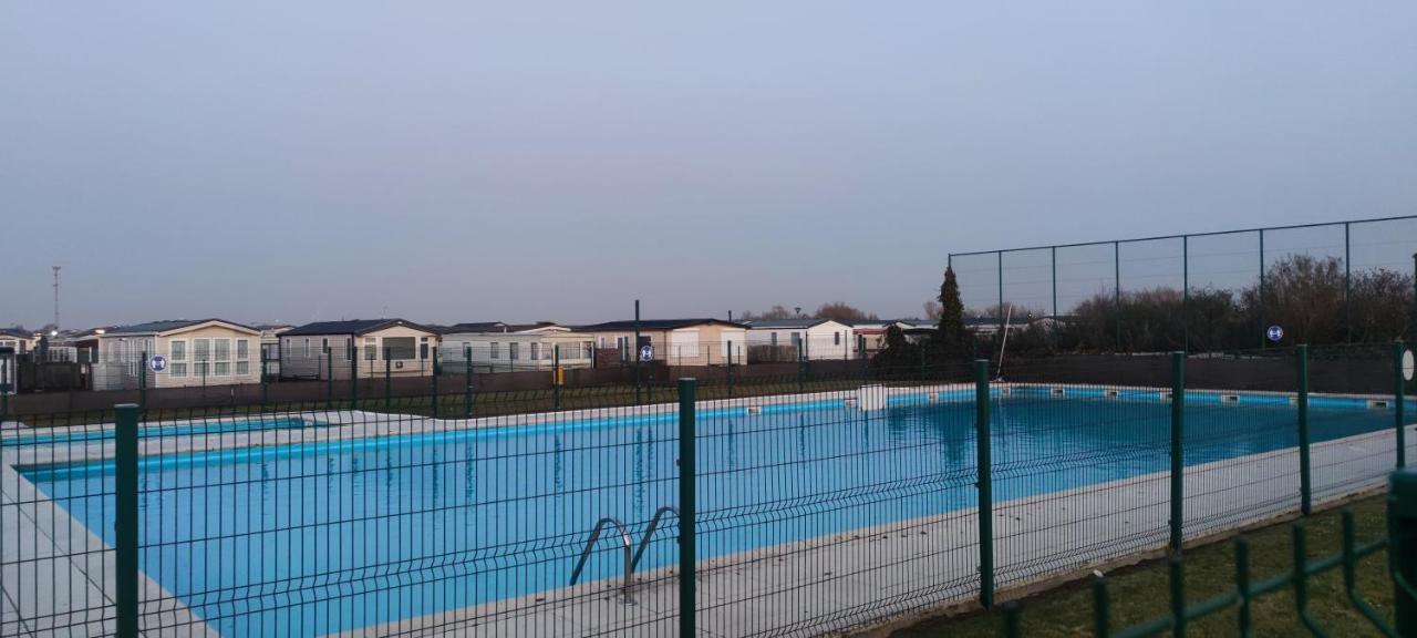 Przytulny Domek Holenderski Z Podgrzewanym Odkrytym Basenem Do Dyspozycji Gosci De Haan Exterior foto